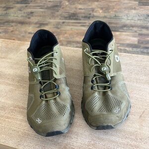 On Running Green Athletic Shoes with Breathable Mesh and Low-Top Design